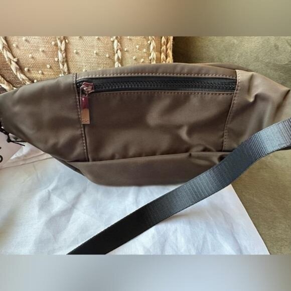 ALO Yoga Expresso belt bag - Picture 2 of 3